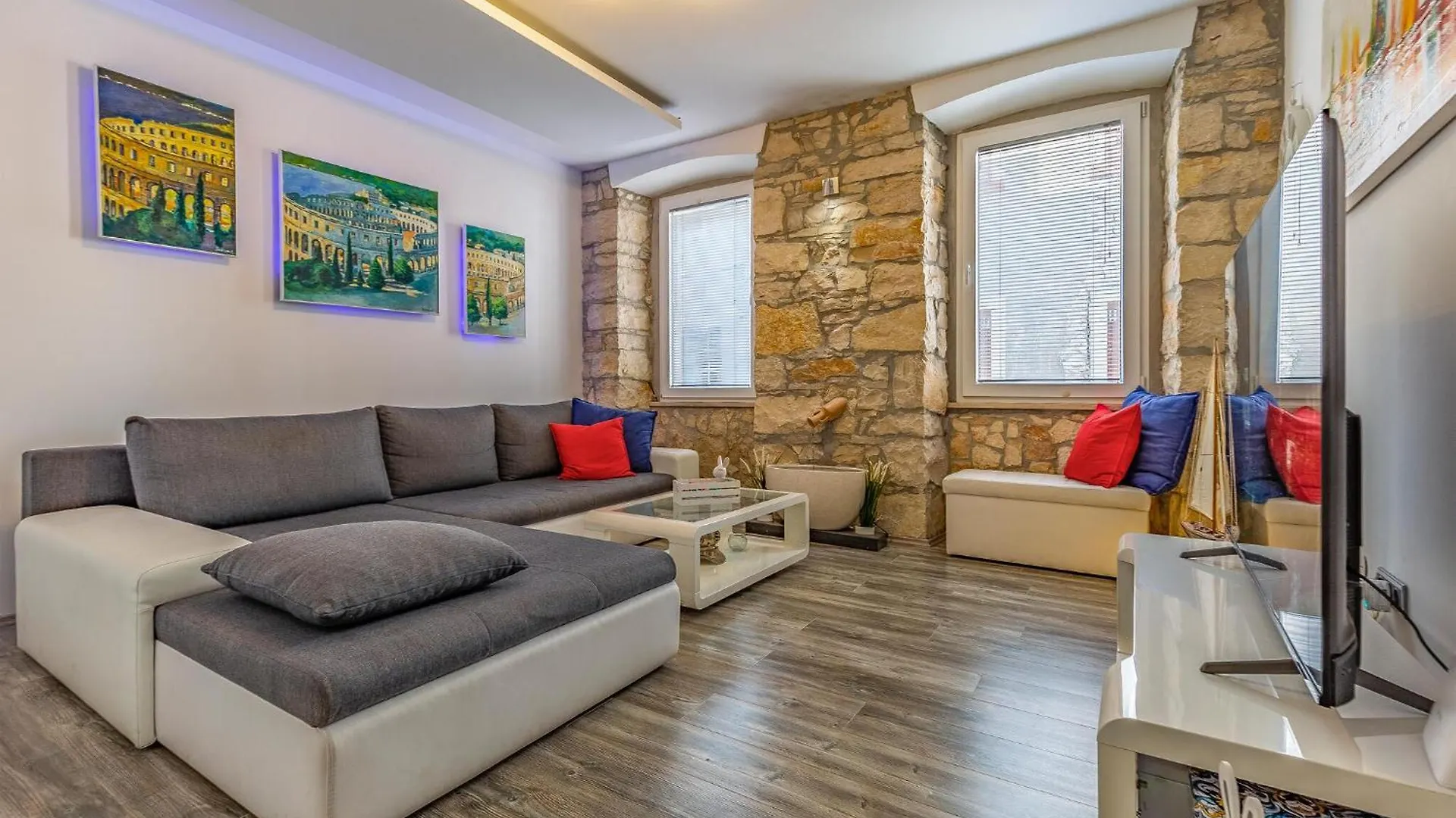 Beautiful Apartment In Pula With Wifi 0*,  Croatia